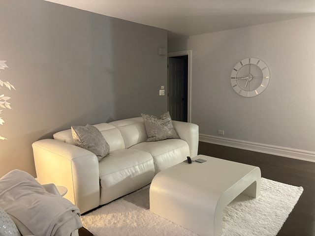 1057 Carpenter Court, Elk Grove Village, IL 60007