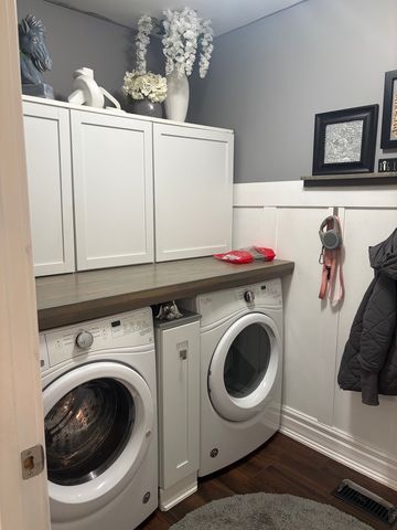 1057 Carpenter Court, Elk Grove Village, IL 60007