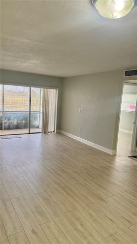 8794 SW 12th St 103, Miami, FL 33174