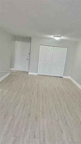 8794 SW 12th St 103, Miami, FL 33174