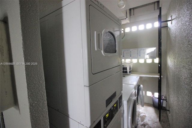 8794 SW 12th St 103, Miami, FL 33174