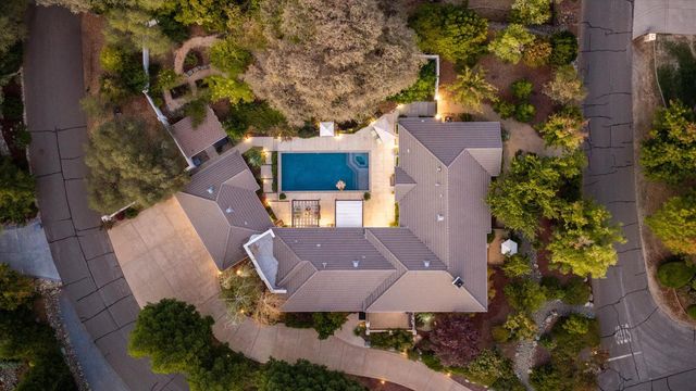6745 Estates Ct, Auburn, CA 95602