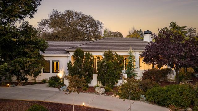 6745 Estates Ct, Auburn, CA 95602