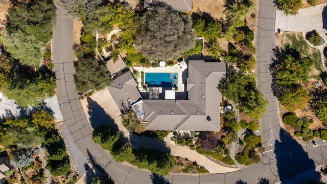 6745 Estates Ct, Auburn, CA 95602