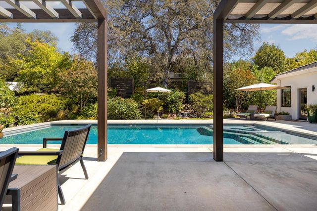 6745 Estates Ct, Auburn, CA 95602