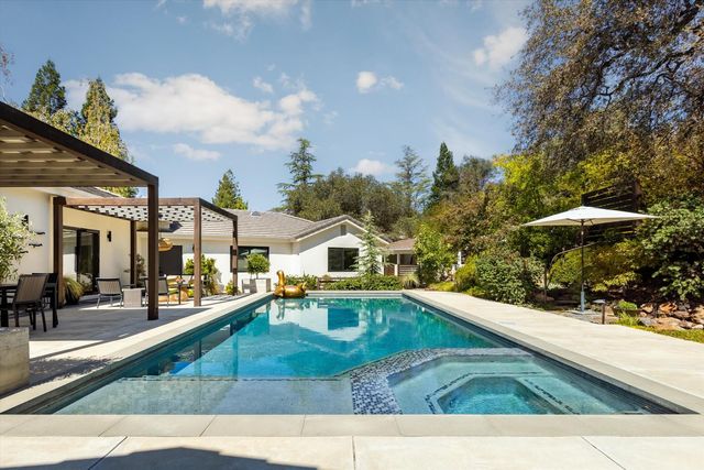 6745 Estates Ct, Auburn, CA 95602