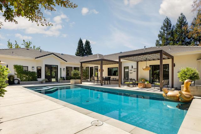 6745 Estates Ct, Auburn, CA 95602