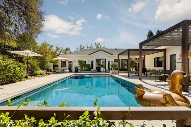 6745 Estates Ct, Auburn, CA 95602