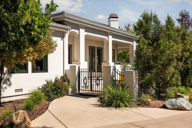 6745 Estates Ct, Auburn, CA 95602