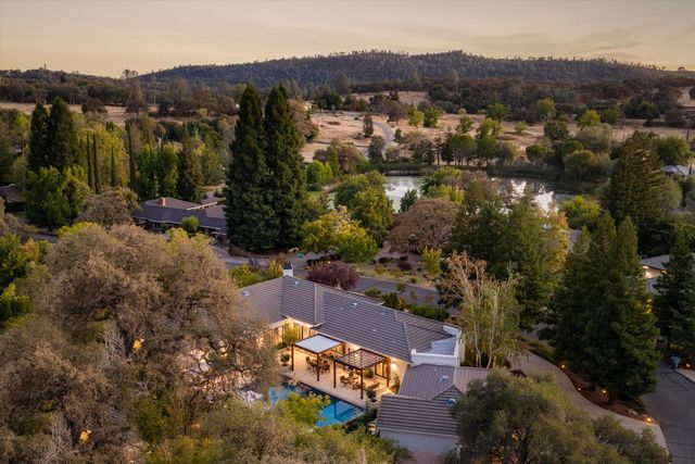 6745 Estates Ct, Auburn, CA 95602