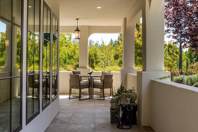 6745 Estates Ct, Auburn, CA 95602