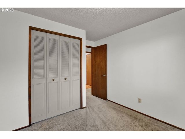 27366 4TH St, Junction City, OR 97448