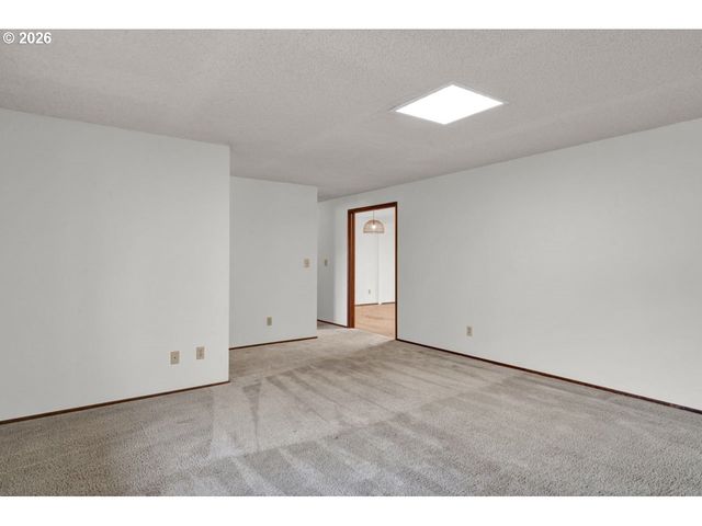 27366 4TH St, Junction City, OR 97448