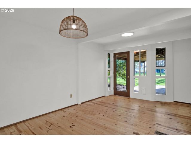 27366 4TH St, Junction City, OR 97448