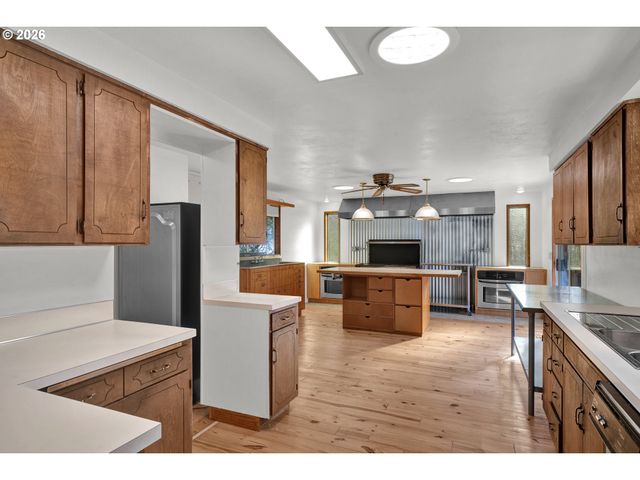 27366 4TH St, Junction City, OR 97448