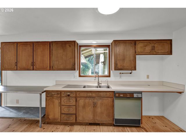 27366 4TH St, Junction City, OR 97448