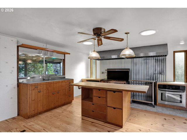 27366 4TH St, Junction City, OR 97448