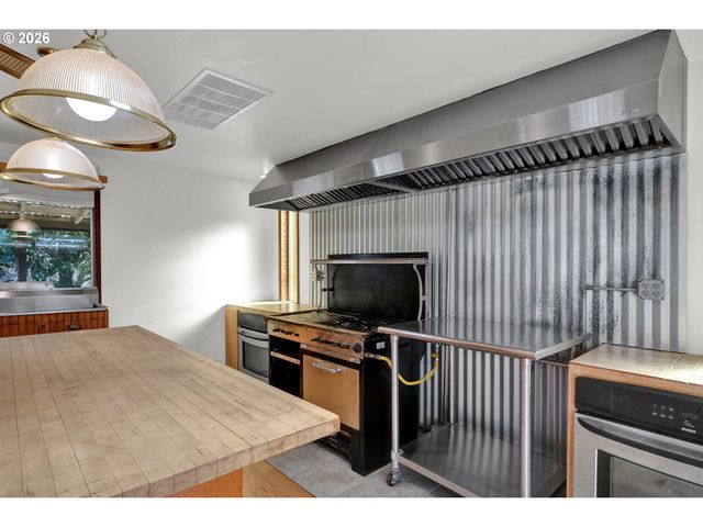 27366 4TH St, Junction City, OR 97448