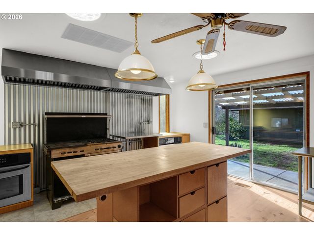 27366 4TH St, Junction City, OR 97448