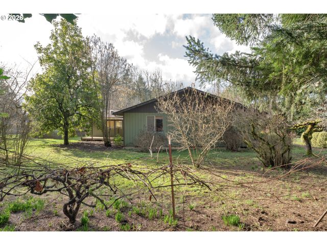 27366 4TH St, Junction City, OR 97448