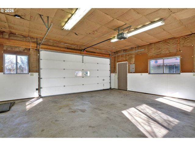 27366 4TH St, Junction City, OR 97448