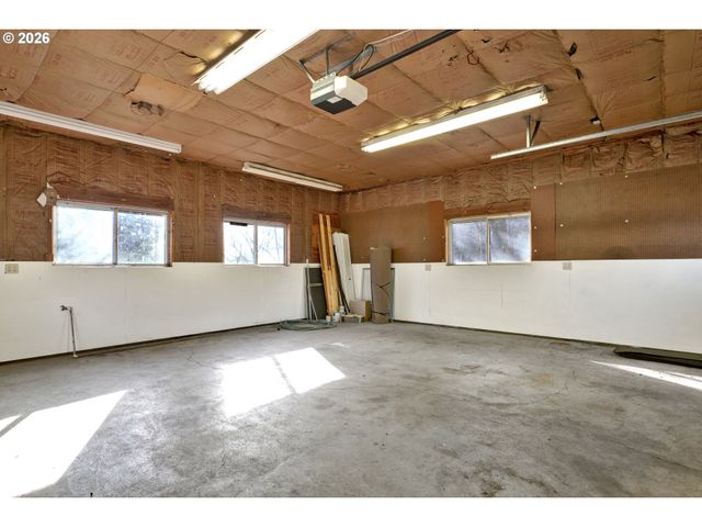 27366 4TH St, Junction City, OR 97448