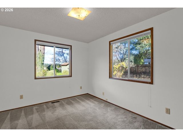 27366 4TH St, Junction City, OR 97448