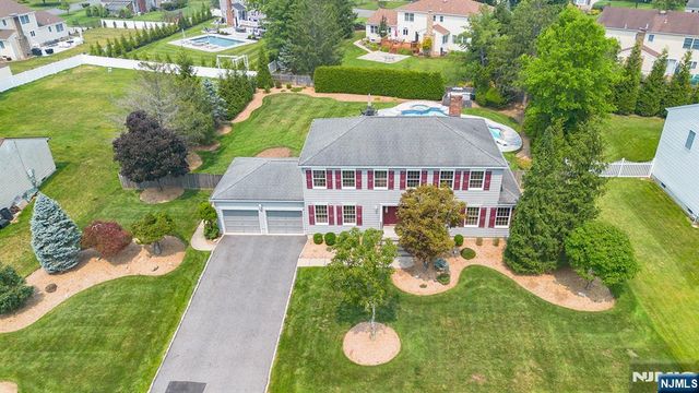 86 S Colonial Drive, Harrington Park, NJ 07640
