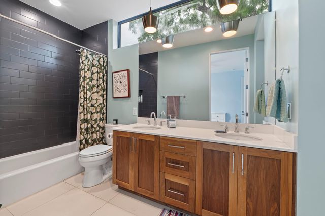 900 Karen Ave A, Austin, TX 78757