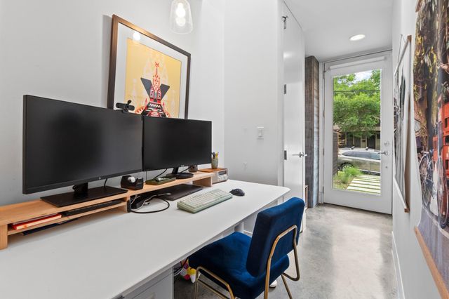 900 Karen Ave A, Austin, TX 78757