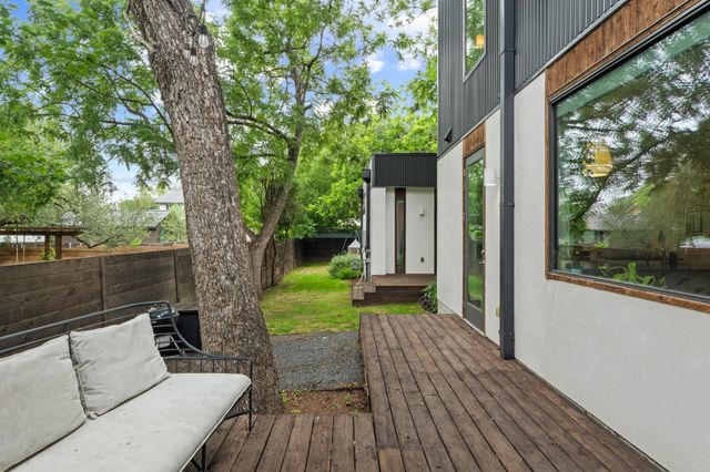 900 Karen Ave A, Austin, TX 78757