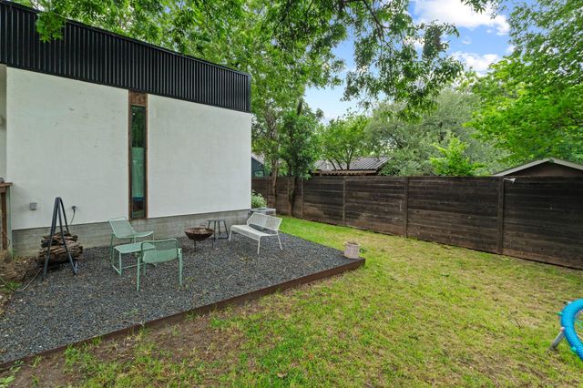 900 Karen Ave A, Austin, TX 78757