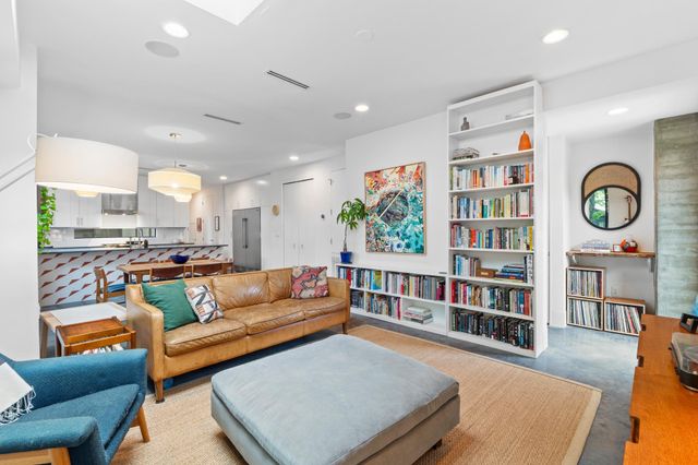 900 Karen Ave A, Austin, TX 78757
