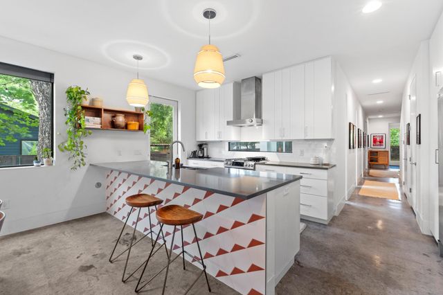 900 Karen Ave A, Austin, TX 78757