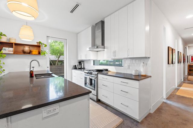 900 Karen Ave A, Austin, TX 78757