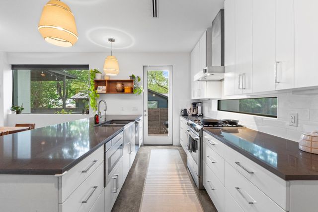 900 Karen Ave A, Austin, TX 78757