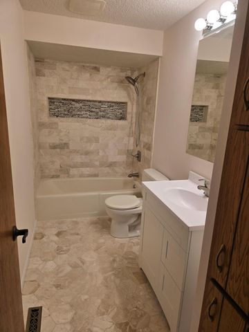 8213 Pleasant View Court, Mounds View, MN 55112