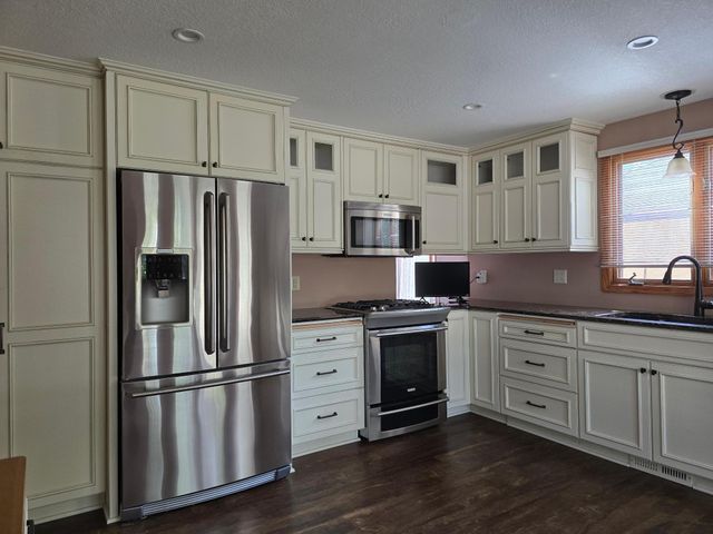 8213 Pleasant View Court, Mounds View, MN 55112