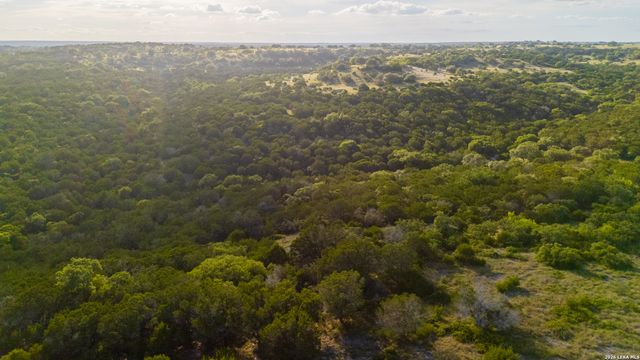 189 Camp Fire TRL W, Hunt, TX 78024