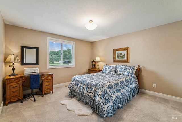719 Parkside Way, Nampa, ID 83686