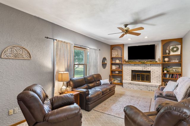 1139 BROOKVIEW Drive, De Witt, IA 52742
