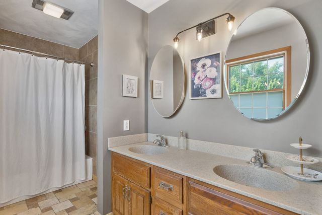 1139 BROOKVIEW Drive, De Witt, IA 52742