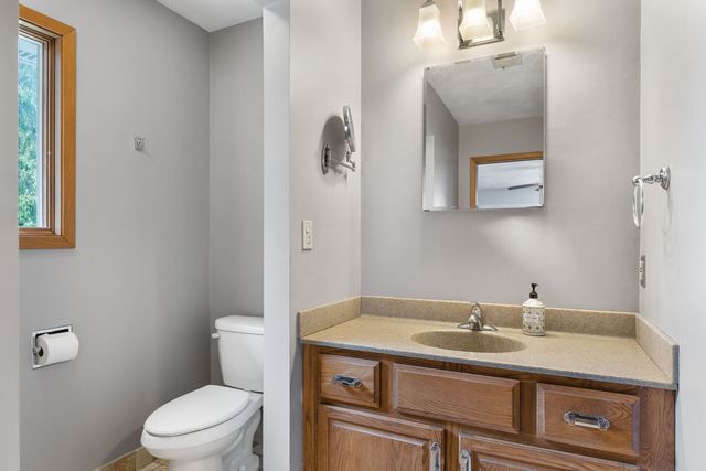 1139 BROOKVIEW Drive, De Witt, IA 52742