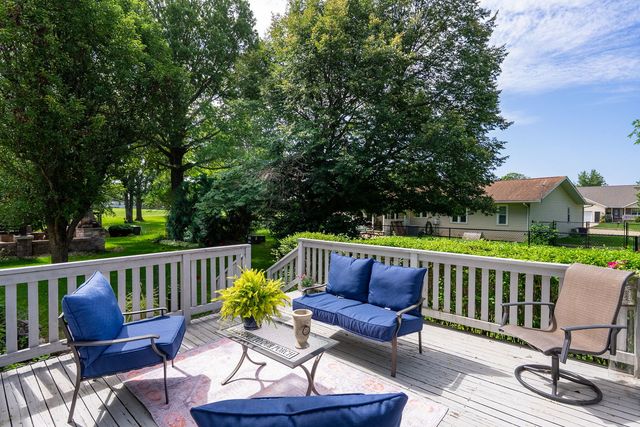 1139 BROOKVIEW Drive, De Witt, IA 52742
