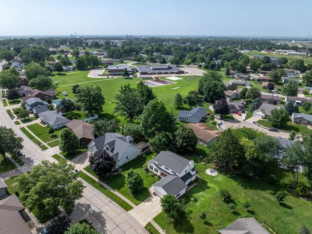 1139 BROOKVIEW Drive, De Witt, IA 52742