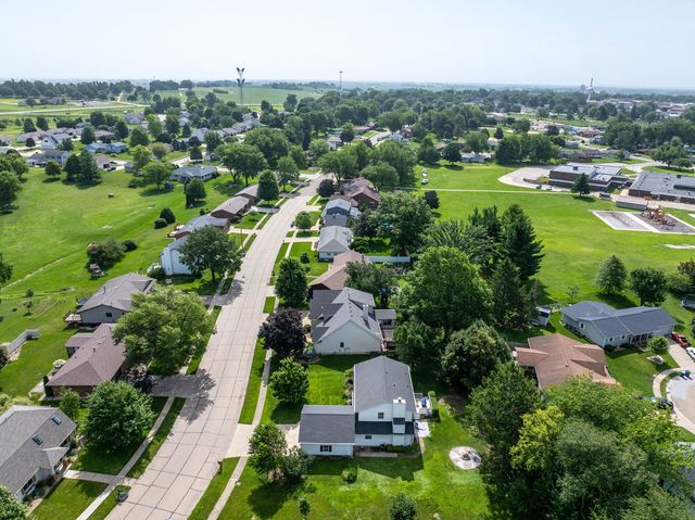 1139 BROOKVIEW Drive, De Witt, IA 52742