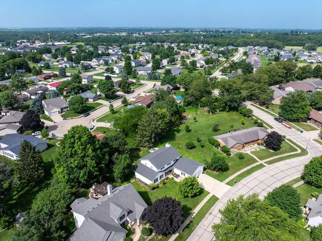 1139 BROOKVIEW Drive, De Witt, IA 52742