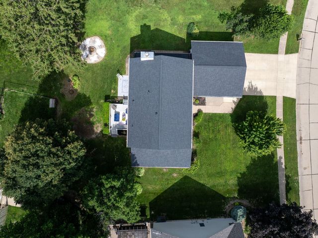 1139 BROOKVIEW Drive, De Witt, IA 52742