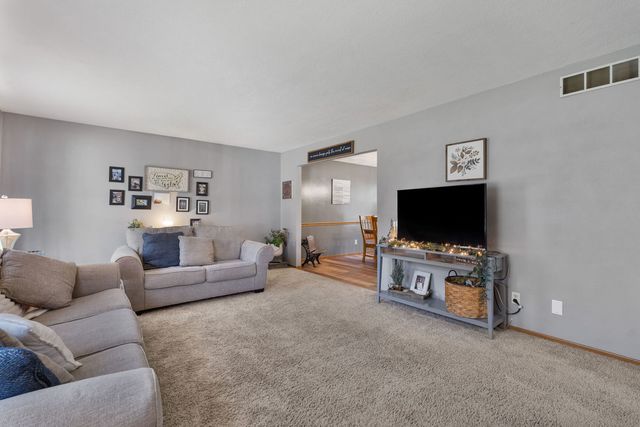 1139 BROOKVIEW Drive, De Witt, IA 52742