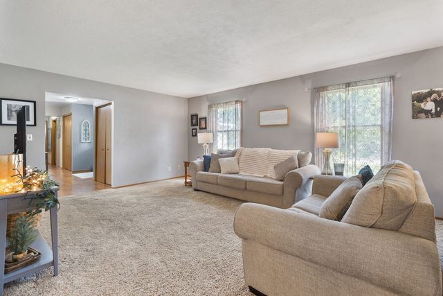 1139 BROOKVIEW Drive, De Witt, IA 52742